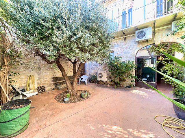 Maison - 406 m² - 8 pièces