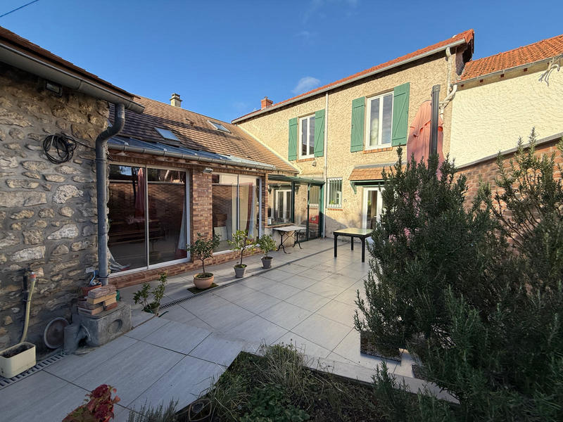Maison - 161 m² - 8 pièces