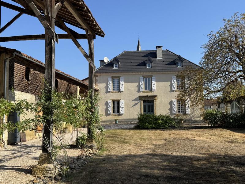 Maison ancienne - 242 m² - 8 pièces