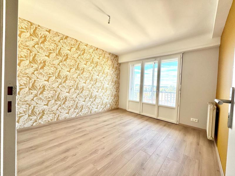 Appartement - 80 m² - 7 pièces