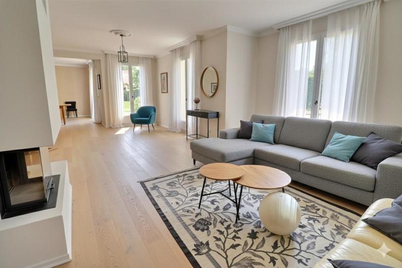 Maison - 240 m² - 9 pièces