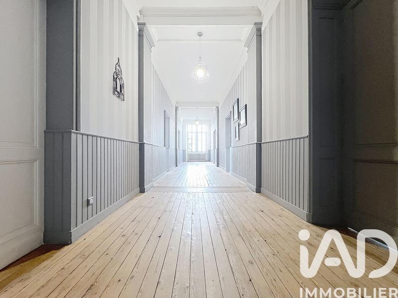 Maison - 890 m² - 18 pièces