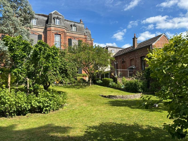 Maison bourgeoise - 326 m² - 9 pièces