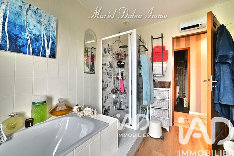 Maison - 239 m² - 8 pièces