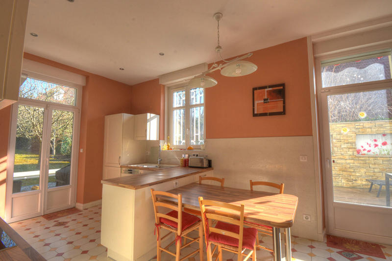 Maison de maîtres - 280 m² - 9 pièces