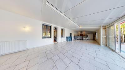 Maison - 179 m² - 7 pièces
