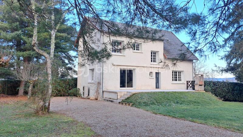 Maison - 160 m² - 8 pièces