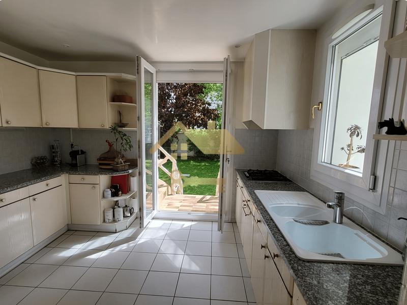 Maison - 260 m² - 7 pièces