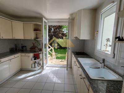 Maison - 260 m² - 7 pièces