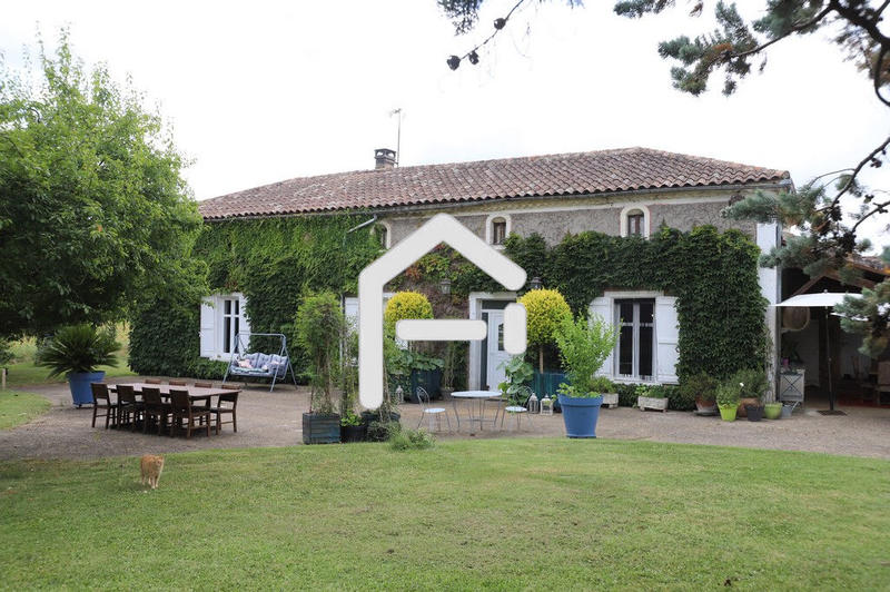 Maison - 250 m² - 7 pièces