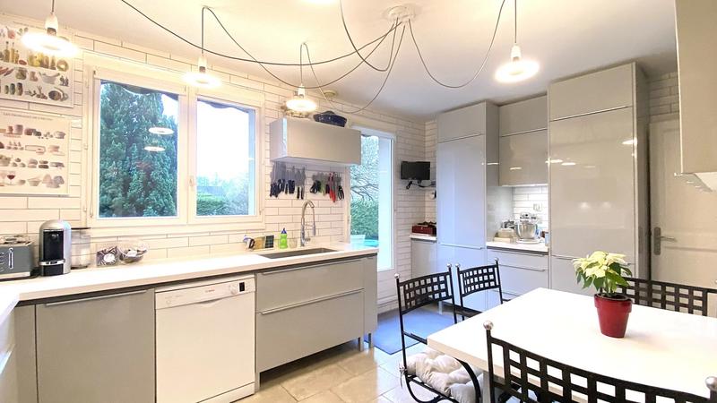 Maison - 246 m² - 7 pièces