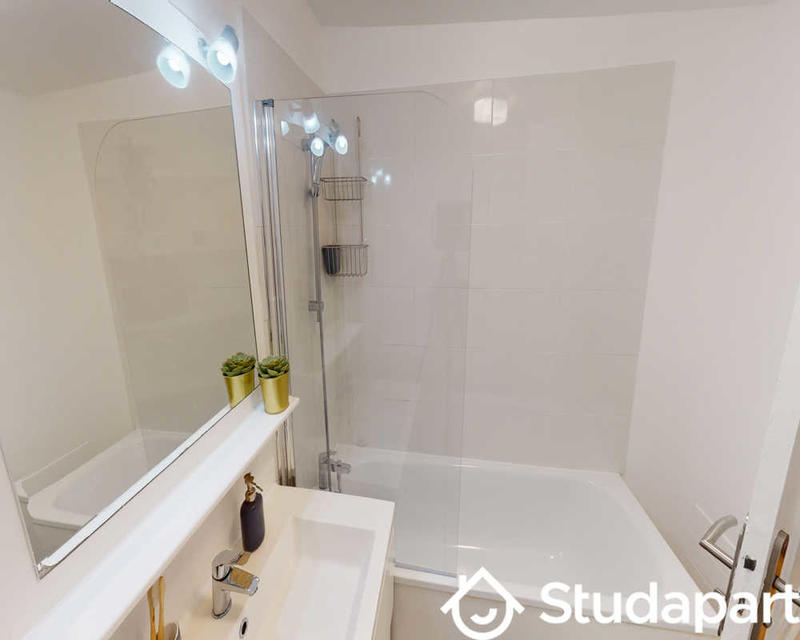 Chambre - 70 m² - 1 pièce