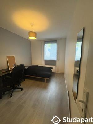 Appartement - 82 m² - 6 pièces