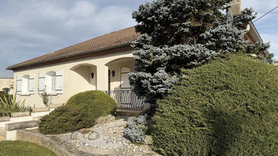 Maison traditionnelle - 220 m² - 7 pièces