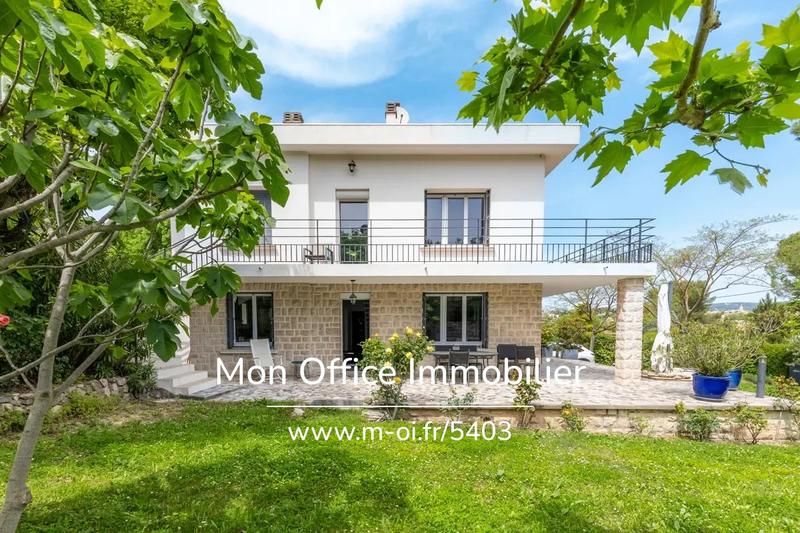 Maison - 185 m² - 8 pièces