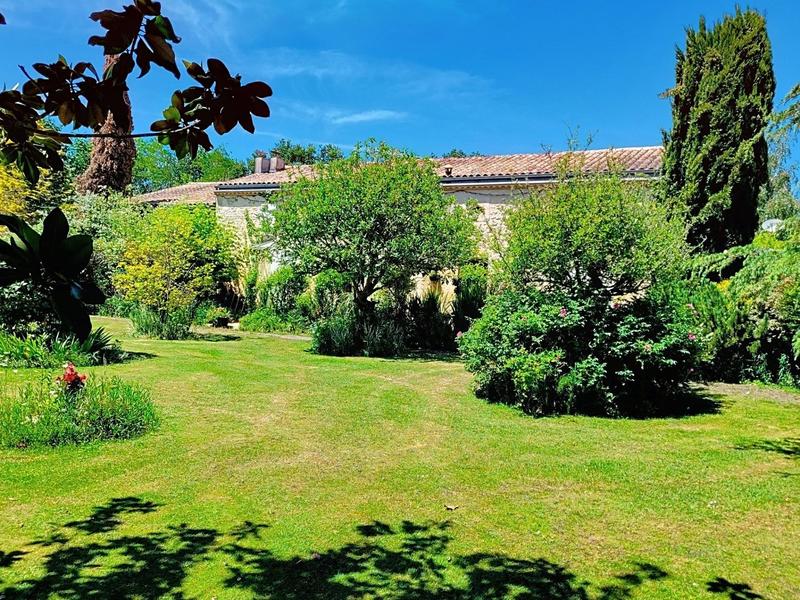 Maison - 326 m² - 10 pièces