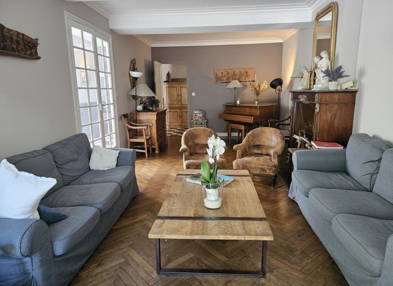 Maison - 371 m² - 8 pièces