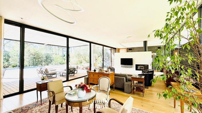 Maison - 240 m² - 5 pièces