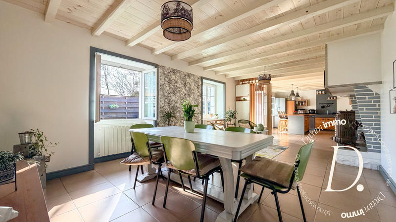 Maison - 211 m² - 7 pièces