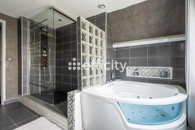 Maison - 165 m² - 5 pièces