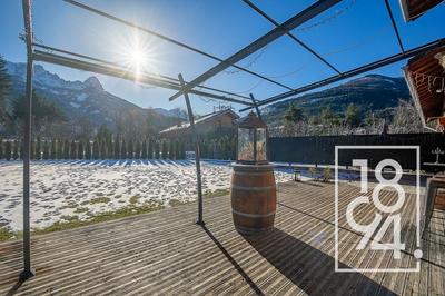 Maison - 235 m² - 8 pièces