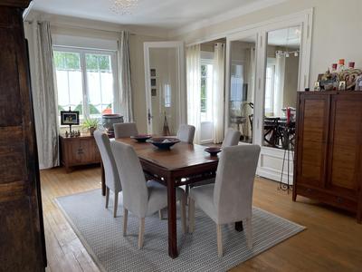 Villa - 180 m² - 8 pièces