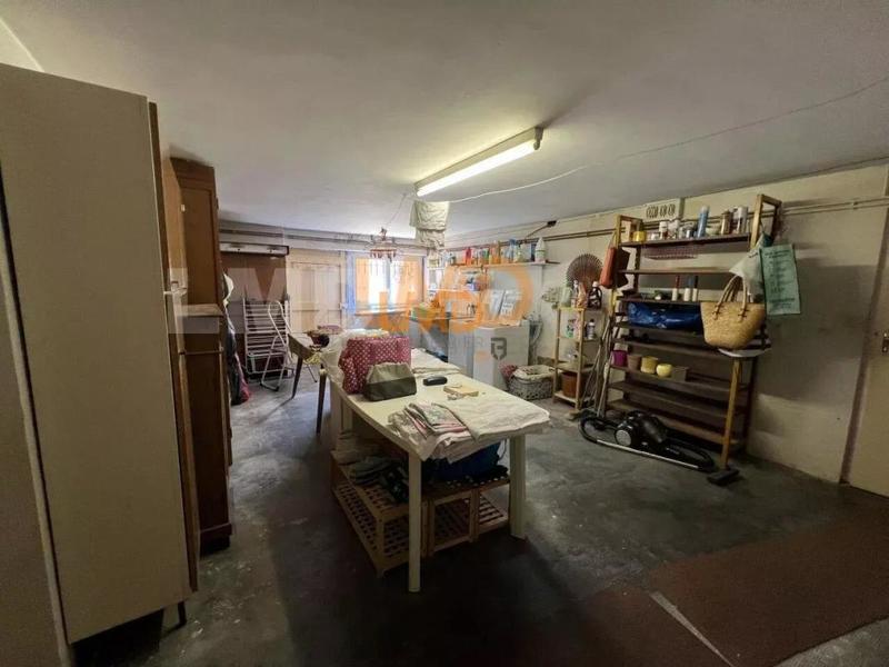 Villa - 237 m² - 8 pièces