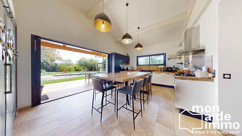 Maison - 140 m² - 5 pièces