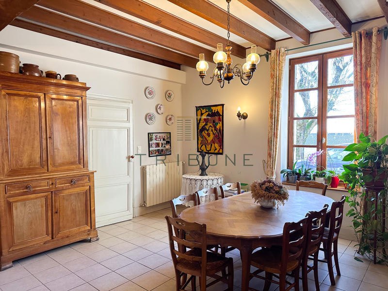 Maison - 203 m² - 6 pièces