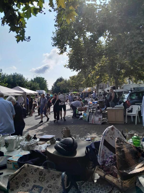 Brocante - vide-grenier