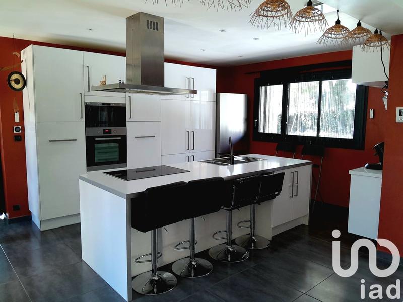 Maison - 214 m² - 9 pièces