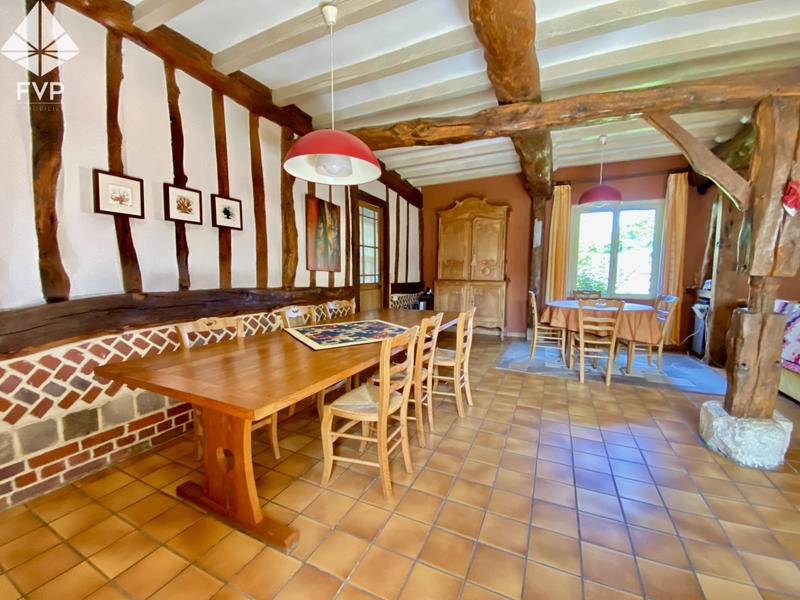 Propriété - 272 m² - 10 pièces