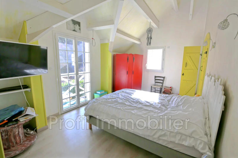 Maison - 235 m² - 8 pièces