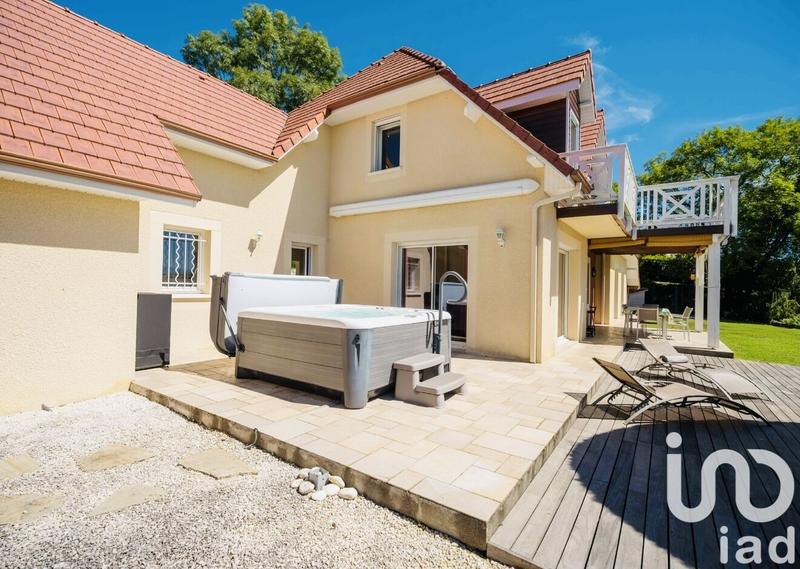 Maison de maîtres - 240 m² - 6 pièces