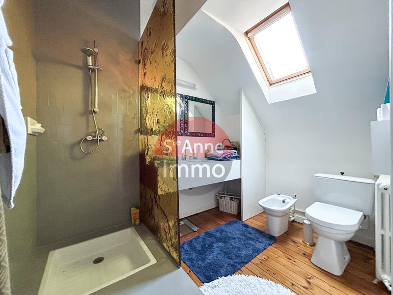 Maison - 280 m² - 9 pièces