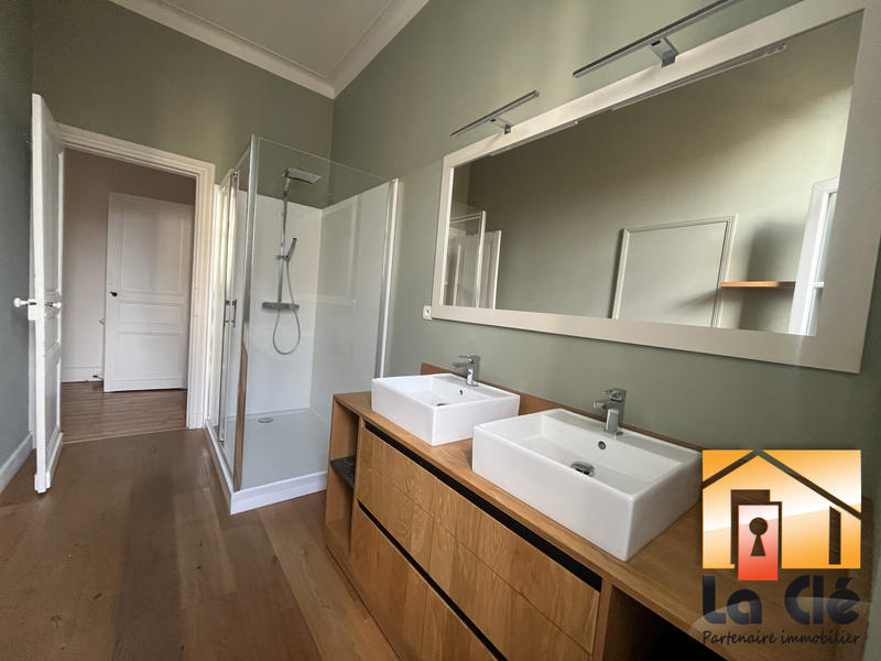 Maison - 189 m² - 8 pièces