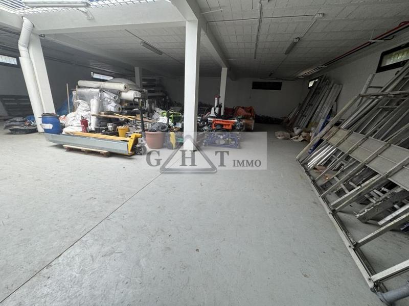 Entrepôt - 730 m²