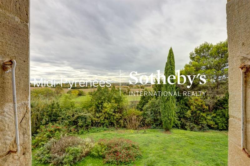 Maison - 393 m² - 10 pièces