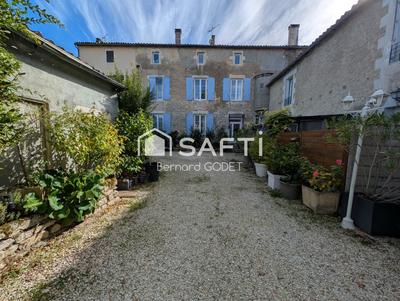 Maison - 374 m² - 14 pièces