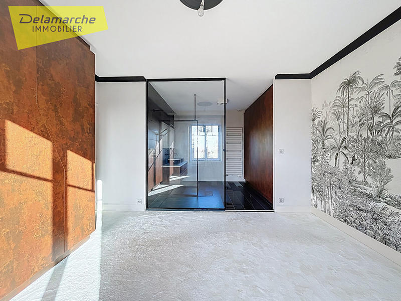 Maison - 216 m² - 9 pièces