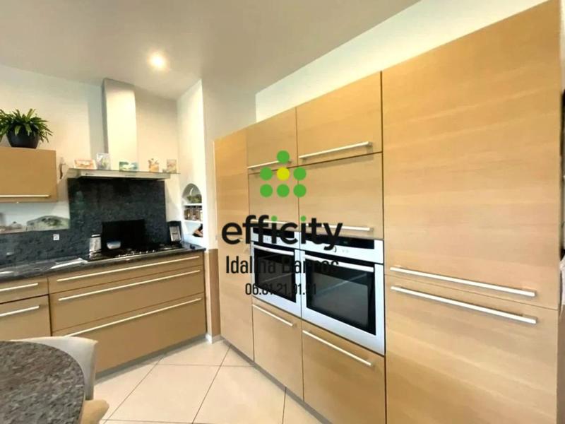 Pavillon - 267 m² - 10 pièces