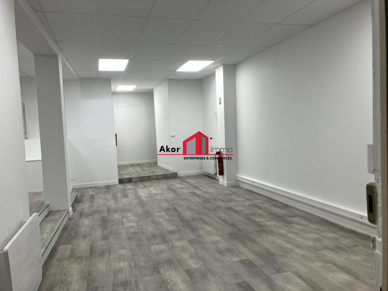 Local commercial - 130 m² - 1 pièce