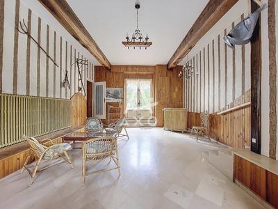 Maison de ville - 210 m² - 9 pièces