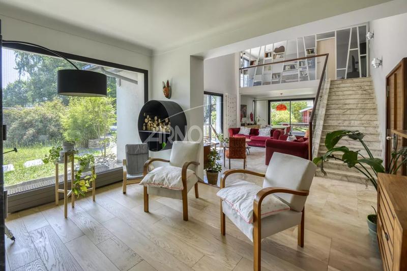 Maison - 327 m² - 15 pièces