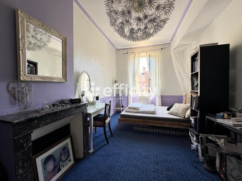 Maison - 250 m² - 11 pièces