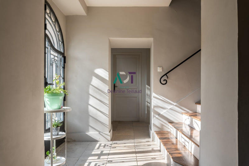 Maison - 465 m² - 9 pièces