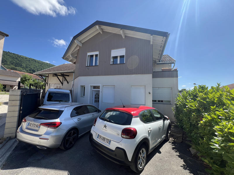 Maison - 244 m² - 10 pièces