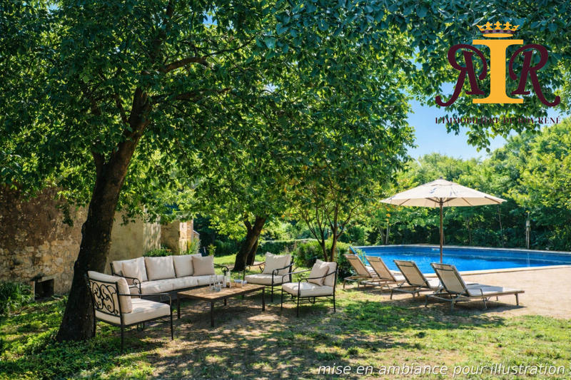 Maison traditionnelle - 288 m² - 9 pièces