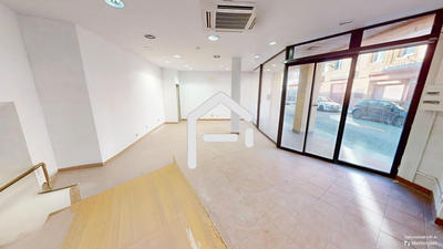 Local commercial - 90 m² - 4 pièces