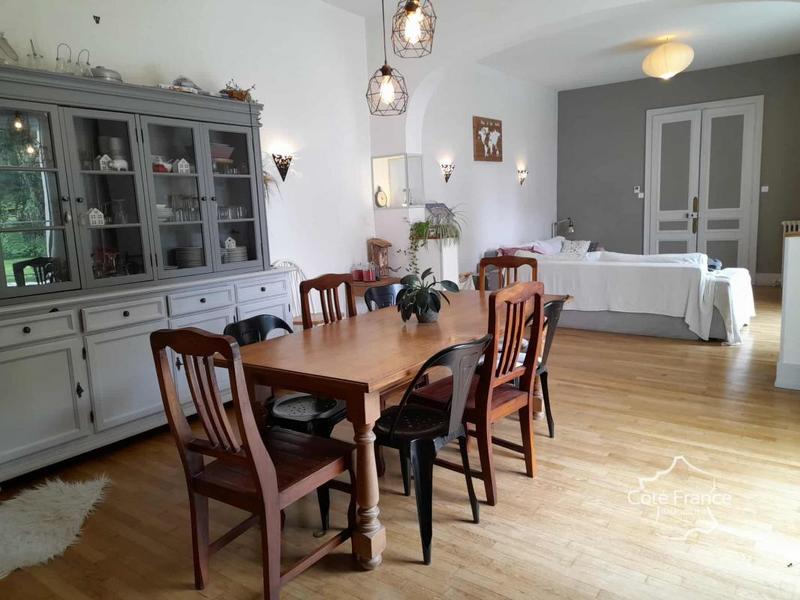 Propriété - 300 m² - 11 pièces